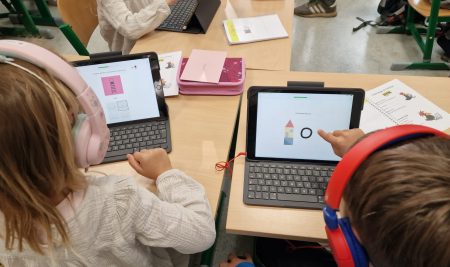 Erstklässler starten mit dem iPad